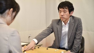 세월에 진 것 이창호, '98위' 女 기사에게 우승컵 내줬다