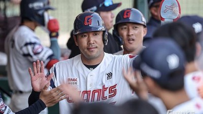 '0.857' 1위 명장 승산 보여 이유 있었네 ,16안타 맹폭→한화 11-6 대파…주장 전준우 필두 대량 득점 연결 [부산 현장]