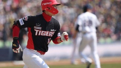 “어떡하지? 그냥 공이 보여서 돌렸는데…” 이대호가 극찬했던 KIA 그 선수, 8kg 찌우고 다리 들었더니 ‘환골탈태’[MD잠실]