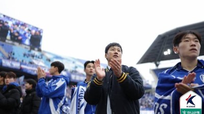 '이정효 신화' 끝 없다, 역대급 페이스로 승격 향해 질주…수원 삼성, 신생팀 김해 3-0 꺾고 사상 첫 '개막 4연승' [K리그2 리뷰]