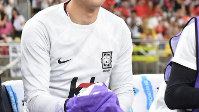 손흥민 깜짝 고백 탈장 아파서 수술해야 했지만..... 간신히 버텼는데…토트넘 주전 GK 동병상련, 참고 참다가 수술 이탈→최대 1달 결장