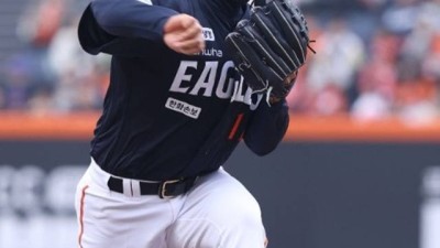 아무리 시범경기라지만…‘한화 78억 FA’ 엄상백, 롯데 상대 10피안타 7실점 와르르