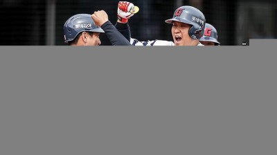 롯데, 4년 만의 1위 '매직넘버 1'…2만 관중 앞 한화 10-6 격파→'80억 포수' 부활 연타석포 '쾅쾅' [부산:스코어]