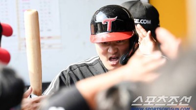 잠실 안쓰니 터진 '미친' 장타력. 홈런 1위라니... 유망주들이 치니 더 좋네