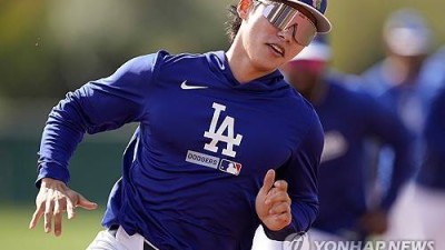 다저스 로버츠 감독 난 시범경기 성적만으로 평가하지 않는다…김혜성 제외 어려운 결정, ML서 기회 주기 어렵다