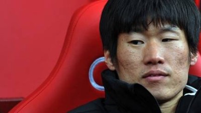 박지성 때부터 똑같다, 한심한 짓거리 日도 맨시티 '아시안 패싱'에 폭발... 우즈벡 선수 우승컵 들자 '허공에 휙'