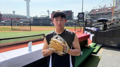 '미스터리' 이제 고작 19세, 왜 주전 유격수 낙점했나…고졸신인이 레전드 등번호+국대 글러브 장착 실화? “아프지만 않으면 끝까지 주전”