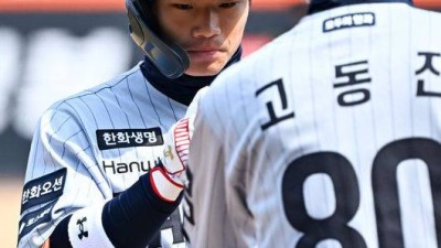 어렸을 때 가르쳐야 한다 슈퍼루키 냉정한 교체…김경문 감독, 강력한 메시지 전했다 [오!쎈 대전]