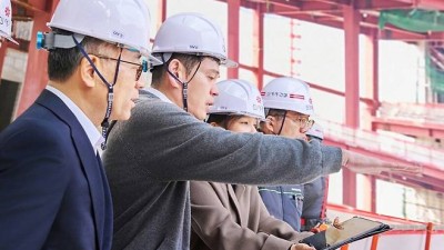 정용진 회장, 스타필드 청라 공사 현장 찾았다…안전제일, 세계 최고 품질 갖출 것 당부