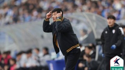 [BE.현장] 기대했다가 바로 채찍… 이정효 감독의 '애착인형' 김성주 길들이기, 스스로 답 찾아라