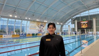 수영 김영범, ‘선배’ 황선우 제쳤다…AG 대표선발전 자유형 100ｍ 우승