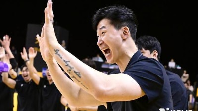 “여보 미안! 집에 가긴 틀렸어”…신난 박철우, 봄 배구 계속 간다