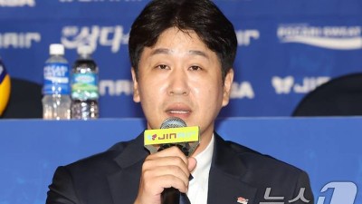 '정규시즌 1위' 도로공사, 김종민 감독 전격 경질…대행 체제로 챔프전