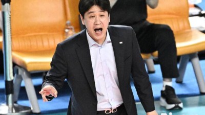 [공식발표] 불미스러운 일, 재계약 안 하기로 결정...'감독 없이 챔프전' 한국도로공사 김종민 감독과 이별, 개인사 이유로 설명