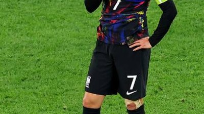 [오피셜] '끝내 눈물 펑펑' 손흥민, 대표팀 은퇴 전 뛸 수 있을까…2027 아시안컵 조 추첨 무기한 연기 ‘불안한 중동 정세 때문으로 추정’