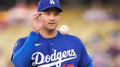 평생 간직할 것 동료 감탄…오타니, 선수단에 600만원 시계 쐈다