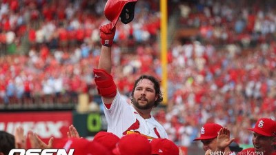 개막전부터 이래도 돼? '1-0→1-7→9-7' 짜릿한 역전극 주인공인데, 왜 미안하다 했을까