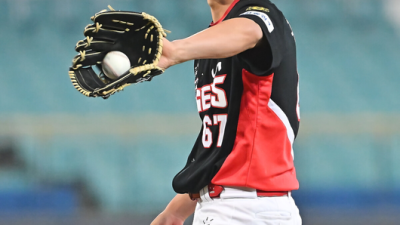 미래 보고 낙점했는데 즉시 전력됐다...80억 보상투수 개막엔트리 입성, 근데 왜 7억 베테랑은 빠졌나