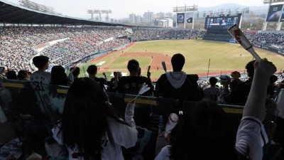 4년 연속 전 구장 매진·최다 안타 강민호, 개막전 기록 쏟아진다