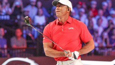 뒤집힌 ‘골프 황제’...타이거 우즈, 자택 인근에서 차량 전복 사고 연루 → 음주운전 혐의로 체포