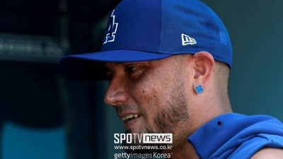 김혜성 알뜰살뜰 챙겼는데 은퇴라니…다저스 83억 유틸리티맨, 눈물 펑펑 쏟은 사연 왜?