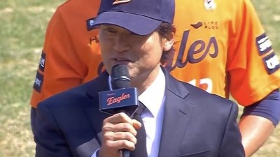 ‘진짜 존경받아 마땅하네’ 박찬호, 유니폼 대신 검은 양복 입고 마운드 선 이유→“대전 화재 참사 희생자 추모를 위해” [SS백스톱]