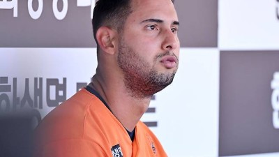 '벌써 폰세 그리우면 안 되는데' 베네수엘라 특급 韓 데뷔전 쓴맛, 4⅔이닝 4볼넷 4실점 [대전 라이브]