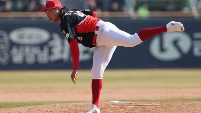 '20억원 계약' 김범수, KIA 데뷔전서 아웃카운트 하나도 못 잡고 3실점