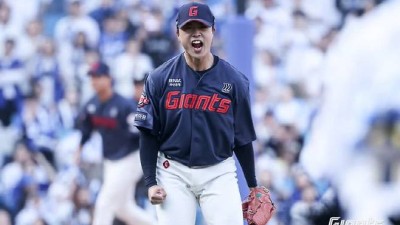 ‘만루 탈출 삼진쇼’…롯데 신인 박정민, 데뷔전에서 끝냈다