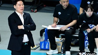 ‘PO 탈락’ 강성형 현대건설 감독 “이렇게 보내서 효진이에게 미안하네요” [쿠키 현장]