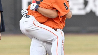 한화 트레이드 끝내 빠그라졌다! 그런데 오히려 잘됐네…안타+안타+안타, '19세 중견수' 또또 최초 역사→'우승 청부사' 푹 안겼다 [대전 현장]