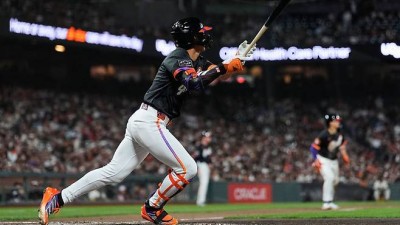 이정후, MLB 개막 3경기 만에 침묵 깼다…양키스전 2루타 쾅