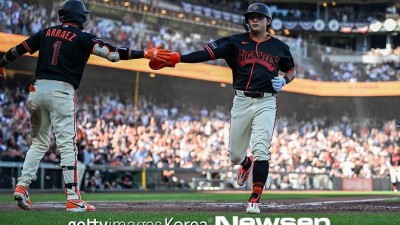 이정후, 시즌 첫 안타+장타+볼넷+득점 신고..샌프란시스코는 개막 3연전 스윕패