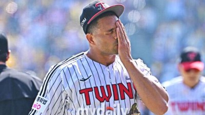 아무 일 없기를 LG 초비상... 1이닝 6실점 난타 당한 에이스, 내일(30일) 정밀 검진 받는다 [MD잠실]