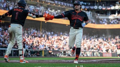 이래서 1704억 안겼나, '143년 불명예' 바람의 손자가 막았다…점수 이렇게 귀했나, 천금 2루타→득점