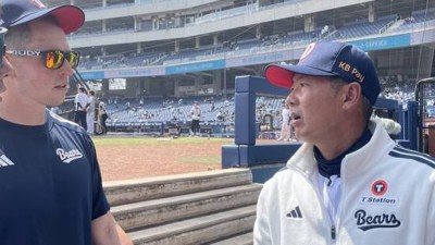 2루 보고 송구해야지 사령탑 꾸짖음→플렉센은 핑계 대지 않겠다…마무리는 훈훈한 '나이스 게임' [창원 스케치]