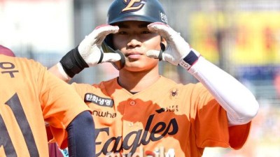'실력은 만점, 끼는 천점'...데뷔 첫 안타 감격보다 앞선 '팬과의 약속', 한화가 오재원에게 반한 이유 [유진형의 현장 1mm]
