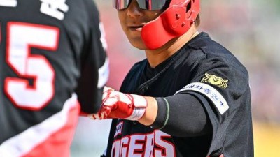 개막 2연패에도 빛난 37세 베테랑, 체중감량 효과 확실하네…뜨거운 방망이에 호수비 퍼레이드 “인생경기 했다”