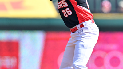 저걸 홈런으로 만들다니 이게 ML 클래스인가...카스트로 개막 2연전 .556, 정교함에 장타까지 미친타격 '잘 바꾸었나'