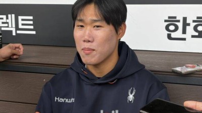 '이런 반전이' 한화 9라운드 지명 때 상상했나, 156km 비밀병기 등장이 왜 이리 반갑나…작년에 정말 힘들었는데