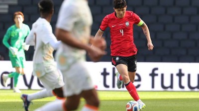 히딩크처럼 스리백 다듬는 홍명보, 결국 핵심은 '김민재'다