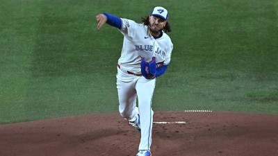 ‘최고구속 156.2㎞, 그런데…’ KBO리그 지배했던 폰세, MLB 첫 등판서 무릎 부상으로 조기 교체