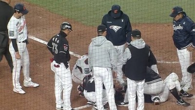 엄상백, 첫 등판 '146km 헤드샷' 사구 퇴장→허경민 좌측 안면 부위 맞아, 병원 검진 예정 [대전 라이브]