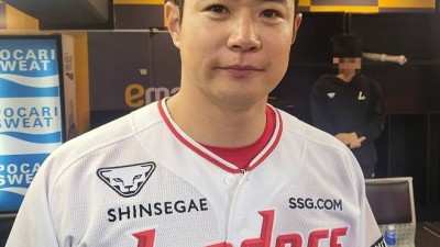 이렇게 못 친 적 없었는데 비판 받고 이적한 김재환, 드디어 웃었다... '문학런'에 너무 마음에 든다 만족 [인천 현장]