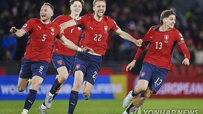 하늘이 홍명보호 돕는다…체코, 승부차기 끝 덴마크 잡고 20년 만의 월드컵 본선행→이탈리아 탈락까지 겹치며 '16강 시나리오' 열렸다