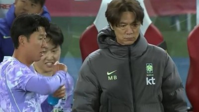 '멀뚱멀뚱' 홍명보 감독, 전술 지시는 이강인이 내리나? 축구 팬들의 마음 돌아섰다, 짧은 중계 화면에도 비판 '폭격'