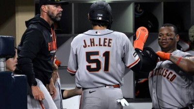 13타수 1안타 후 살아나는 이정후, 2루타 2개 작렬