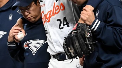 [오피셜]악! 한화 초대형악재, 하루에 투수 둘 잃었다, 화이트 햄스트링 파열→6주 이탈, '헤드샷' 엄상백까지 통증 말소 '초비상'