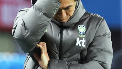 홍명보표 3백 ‘작심 비판’…장지현 해설 “감독 경질됐다고 생각하고 새 판 짜야”, 이근호 해설 “오히려 전술에 물음표 남겨”