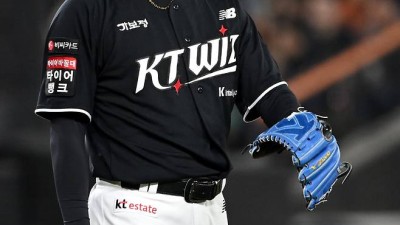 38세-36세 베테랑의 어이없는 실수…역전 투런포+신인 유격수 실책에도 버틴 '에이스' 흔들었다 [대전리포트]